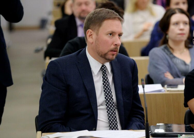 Vasemmistoliiton puheenjohtaja, kansanedustaja Paavo Arhinmäki.