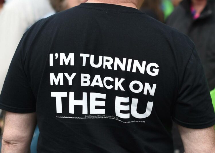 Vähän yli puolet briteistä käänsi selkänsä EU:lle. Seuraukset maailmantaloudelle voivat olla ankeat.
