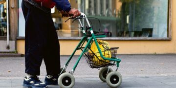 Työkyvyttömyyden kautta eläkkeelle joutuneiden eläketaso on heikentynyt verrattuna suoraan työelämästä vanhuuseläkkeelle siirtyneisiin.