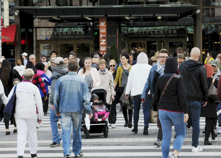 Kirjoittajan mukaan ihmisten tulee saada tehdä perhesuunnitelmiaan koskevat ratkaisut ihan itse.