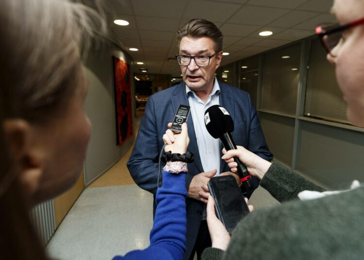 Ammattiliitto Pron puheenjohtaja Jorma Malinen kertomassa uusista sopimuksista.