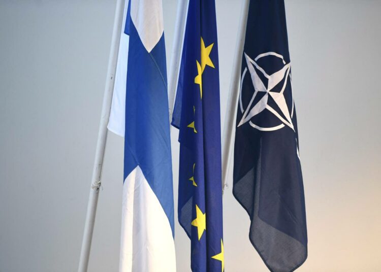 Suomen Nato-jäsenyys lisäisi jännitteitä Itämeren alueella, Paavo Arhinmäki katsoo.