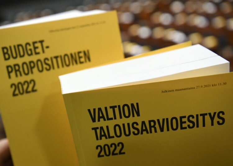 Elvytyksen jatkaminen tänä vuonna oli arviointineuvoston mielestä perusteltua, mutta se olisi pitänyt rahoittaa leikkaamalla jostain muusta eikä menokehystä rikkomalla.