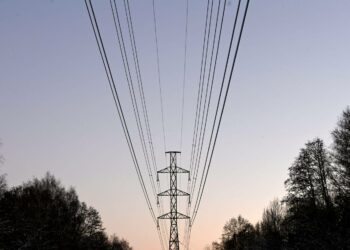 Hallitus vauhdittaa Suomen siirtymää pois fossiilisesta energiasta monin tavoin.