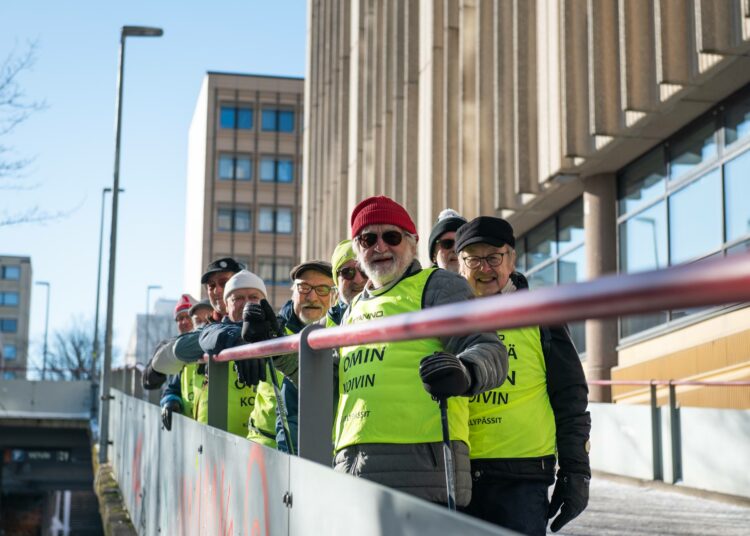 Antti Honkonen aikatauluttaa reissuja ja johtaa joukkoja.