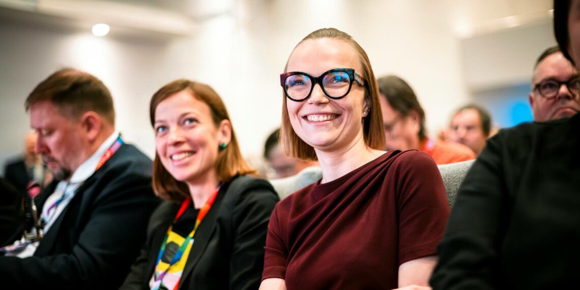 Vasemmistoliiton puheenjohtaja Minja Koskelalla on syytä hymyyn.