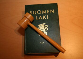 Viimeisimpien uudistusten myötä pienipalkkaiset voivat saada ?osittain maksuttoman? oikeudenkäynnin.