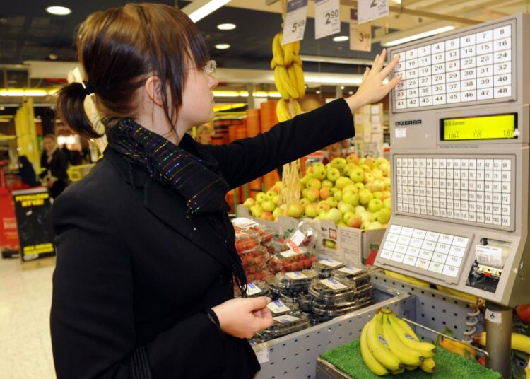 Palvelualojen ammattiliitto PAM jatkaa kaupan alan neuvotteluja keskiviikkona.