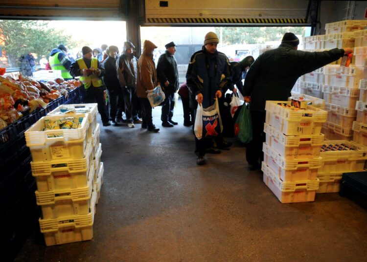 Leipäjonot ovat köyhyyden näkyvä merkki. Köyhien suuret terveyserot hyvätuloisiin nähden ovat aiemmin pysyneet piilossa.