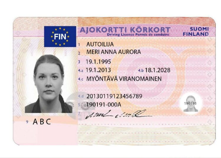 Ajokortin koko ja pääväri pysyvät ennallaan, mutta ulkoasu ja tietojen asettelu muuttuvat.