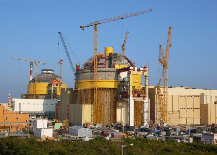 Koodankulamin ydinvoimalan rakennustyö Tamil Nadun osavaltiossa on nyt loppusuoralla. Kuva vuodelta 2009.