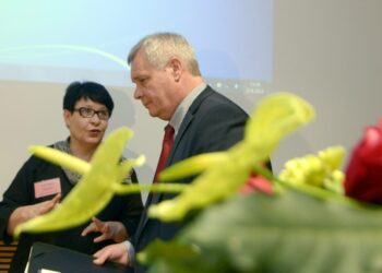 Puoluevaltuuston puheenjohtaja, kansanedustaja Tarja Filatov ja SDP:n puheenjohtaja Antti Rinne SDP:n puoluevaltuuston kokouksessa eduskunnassa 23. kesäkuuta.