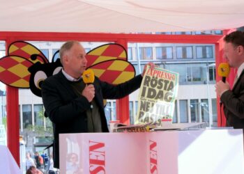 Vasemmistopuolueen puheenjohtaja Jonas Sjöstedt kampanjoimassa hieman ennen vaaleja.