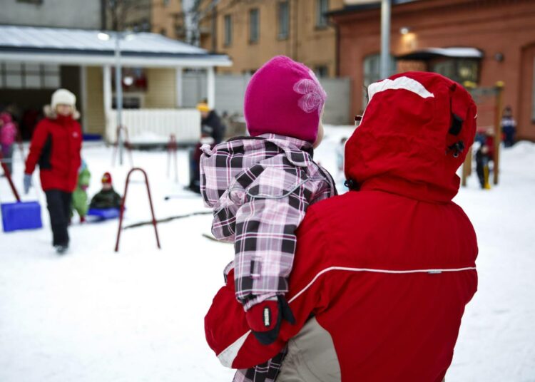 Päiväkotipäivästä vain noin kaksi prosenttia kului vähintään kohtuullisesti kuormittavan leikin merkeissä.