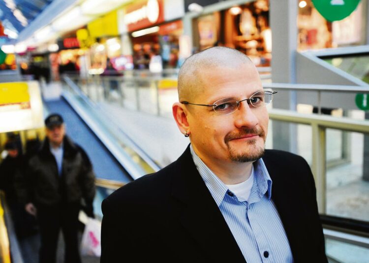 Järjestö- ja kunnallissihteeri Mikko Koikkalainen herättelee vasemmistolaisia jo vuoden 2017 kuntavaaleihin.