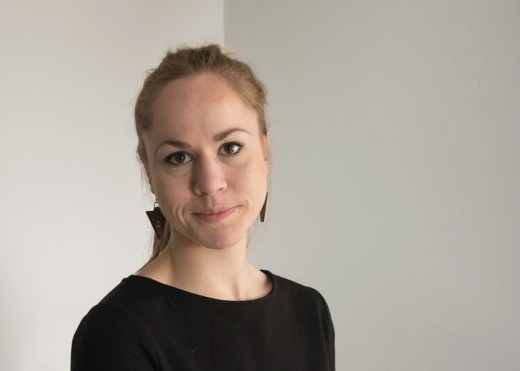 Valtiolla, aluehallinnolla ja kunnilla pitäisi Hanna Sarkkisen mielestä olla oma verotusoikeus ja suorilla vaaleilla valittu parlamentti.