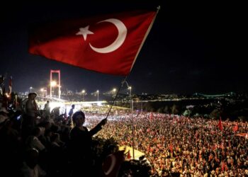 Turkin poliittinen tilanne pitää sisällään Euroopasta ja muualta maailmasta tuttuja ilmiöitä.