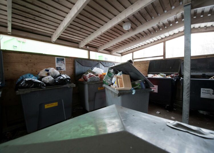 EU-direktiivi sallisi kunnallisten jätelaitosten toimivan markkinoilla 20 prosenttiin asti. Hallitus on rajaamassa toimintavapauden jopa alle 5 prosenttiin.