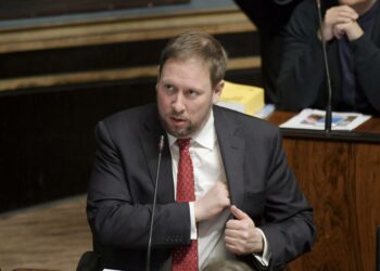 Paavo Arhinmäen mukaan myös perussuomalaiset ja siniset ovat hyväksyneet liittovaltiokehityksen.