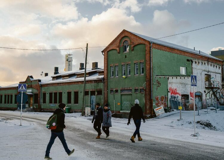 Vanhan tavara-aseman siirto osoittautui vuoden 2016 lopulla liian kalliiksi. Tampereen kaupunginhallitus päätti tuolloin käynnistää tavara-aseman tontin ja lähialueen asemakaavan muutostyön, jossa ratkaistaan alueen tulevaisuus.