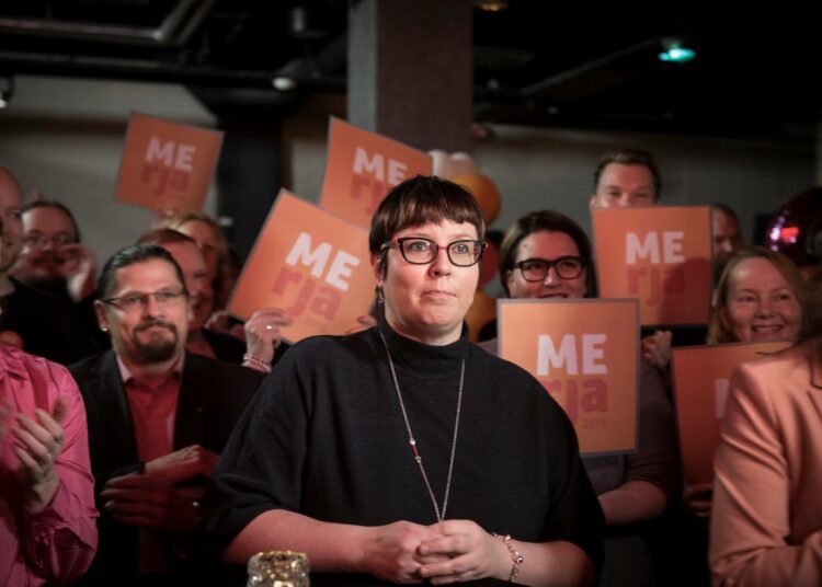 Kirjoittaja kiittää Merja Kyllöstä hyvästä työstä.