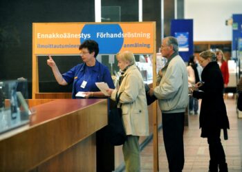 Ennakkoäänestäjiä vuoden 2008 kunnallisvaalien alla.