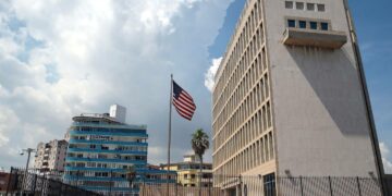 Yhdysvaltain lähetystöstä Kuuban Havannassa vedettiin viime vuonna pois yli puolet henkilökunnasta väitettyjen äänihyökkäysten tähden.