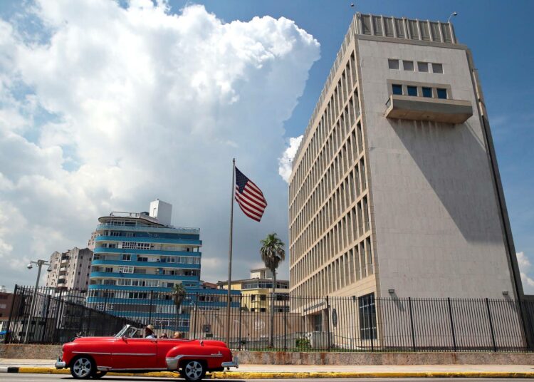 Yhdysvaltain lähetystöstä Kuuban Havannassa vedettiin viime vuonna pois yli puolet henkilökunnasta väitettyjen äänihyökkäysten tähden.