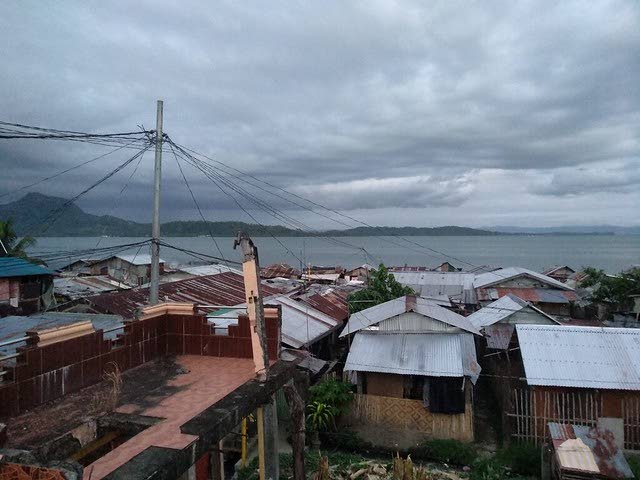 Filippiinien pääkaupungin Manilan slummia. Koronasulku on heikentänyt myös Manilan ruokaturvaa.
