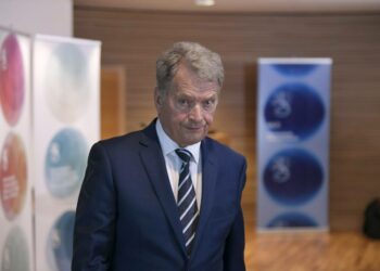 Presidentti Sauli Niinistö vedettiin EU-elvytyspaketin kaatajien leiriin.