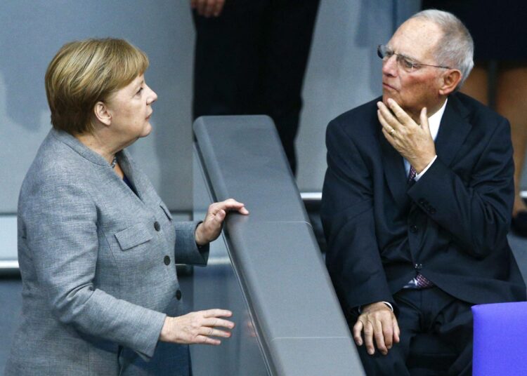 Angela Merkel ja Wolfgang Schaeuble saksan parlamentin istunnossa joulukuussa 2019.