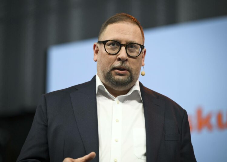 Paavo Arhinmäki.