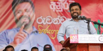 Sri Lankan uusi presidentti Anura Kumara Dissanayake puhui JVP-puolueen vaalitilaisuudessa viime syksynä.