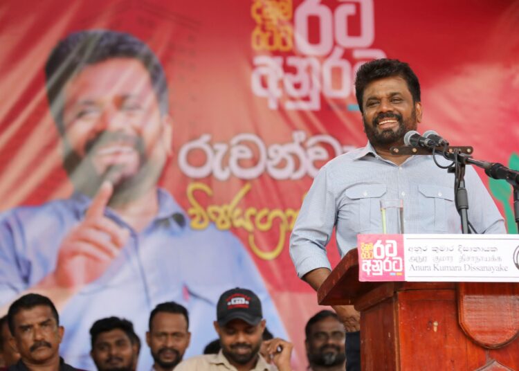 Sri Lankan uusi presidentti Anura Kumara Dissanayake puhui JVP-puolueen vaalitilaisuudessa viime syksynä.