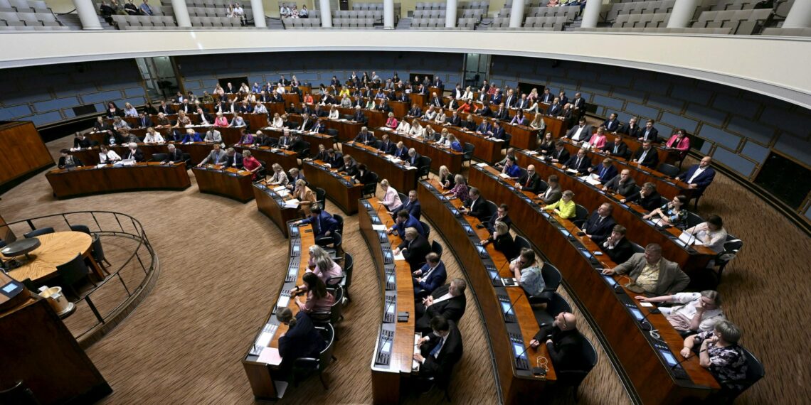 Eduskunta keskusteli valtioneuvoston puolustusselonteosta täysistunnossa Helsingissä 18. kesäkuuta 2025.
