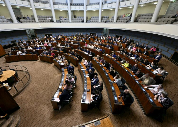 Eduskunta keskusteli valtioneuvoston puolustusselonteosta täysistunnossa Helsingissä 18. kesäkuuta 2025.