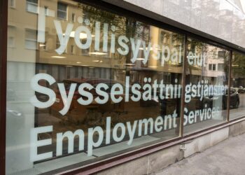 Suomessa on yhtä aikaa massatyöttömyys ja matala työvoimapalveluiden käyttöaste.