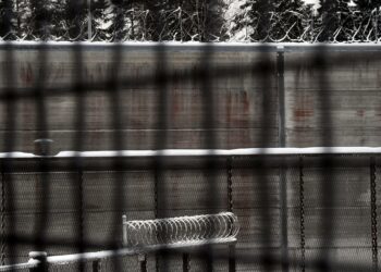Vankilahenkilöstön koulutusta aiotaan siirtää aiempaa enemmän vankiloiden vastuulle.