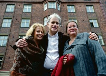Päivi Huikuri (vas.), Jukka Haverinen ja Reija Hansen (o.s. Antikainen) olivat nuoria sirolaopistolaisia syyskuussa 1979.