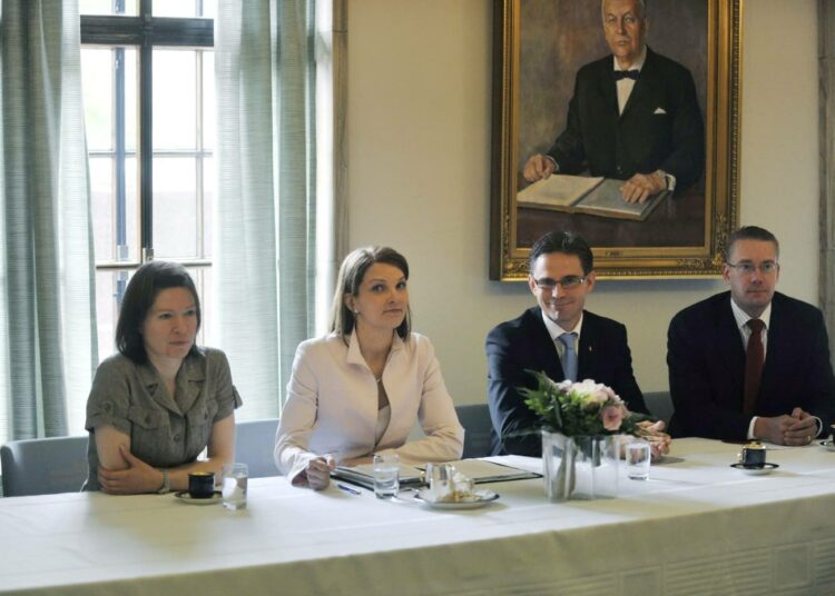 SAK, STTK ja Akava viestittävät tulevalle pääministerille Mari Kiviniemelle, että nyt ei ole leikkauslistojen aika.