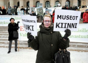 Museoviraston henkilökunnan mielenilmaus Helsingissä helmikuussa 2012 vastusti Museovirastolle asetettua kolmen miljoonan euron säästötavoitetta, joka oli johtamassa 40 henkilön irtisanomiseen ja useiden museoiden sulkemiseen.