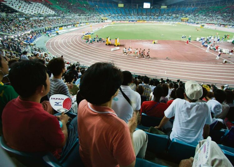 Yleisurheilun MM-kisat alkavat Suomen aikaa ensi yönä Pekingissä. Niiden aattona paljastui, että Helsingin MM-kisojen 2005 ja Osakan 2007 kisojen (kuvassa) dopingnäytteiden uudelleentutkinta on tuottanut 28 uutta dopingepäilyä.