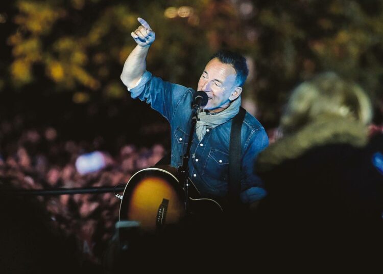 ”Pomo” Springsteen vauhdissa Hillary Clintonin tueksi vaalipäivänä 8. marraskuuta.