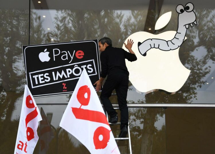 Nike ja Apple kiersivät veroja eurooppalaisten porsaanreikien avulla, kertoivat tutkivien toimittajien uusimmat veroparatiisipaljastukset marraskuussa.