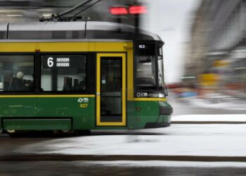 Moni voi kirota perjantaina, kun suurimmissa kaupungeissa joukkoliikenne seisoo. Silloin kannattaa kiroukset osoittaa Sipilän hallituksen suuntaan, neuvoo Paavo Arhinmäki.