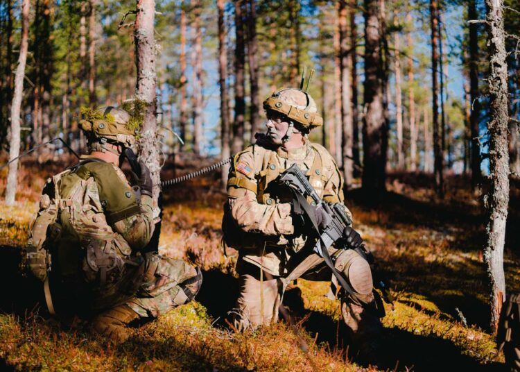 Yhdysvaltojen sotilaita harjoitteli Niinisalossa toukokuussa 2017 suomalaisten ja norjalaisten sotilaiden kanssa.