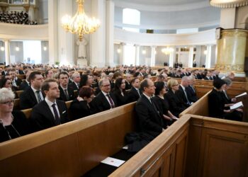 Uudet valtiopäivät avataan torstaina. Päivä alkoi ekumeenisella avajaisjumalanpalveluksella Helsingin tuomiokirkossa.