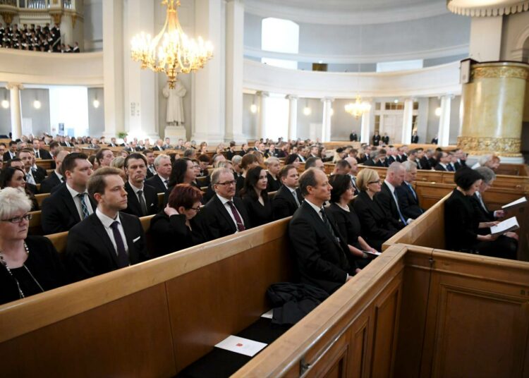 Uudet valtiopäivät avataan torstaina. Päivä alkoi ekumeenisella avajaisjumalanpalveluksella Helsingin tuomiokirkossa.