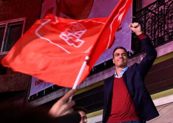 Sosiaalidemokraattisen PSOE-puolueen johtaja Pedro Sánchez juhli vaalien ykkössijaa. Paljon muuta juhlimista ei tuloksessa ollutkaan.