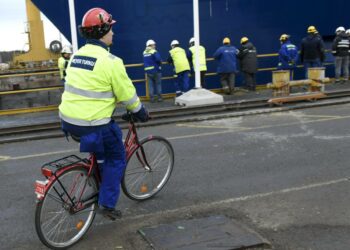 Turun telakka aloitti yt-neuvottelut koronalomautusten takia 17.3. Lisää lomautuksia on tulossa ja paljon.